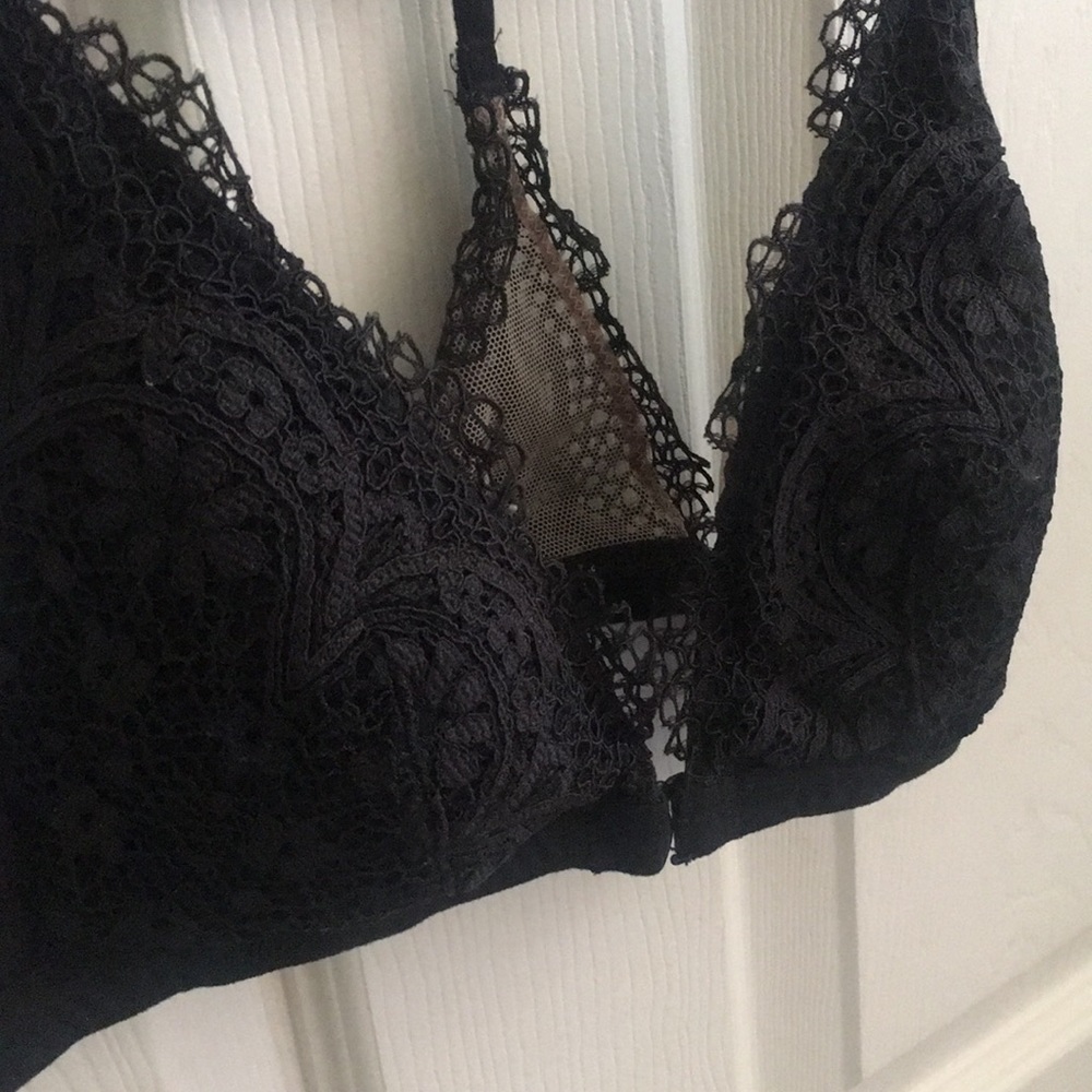 VS body by Victoria bralette - Picture 2 of 4